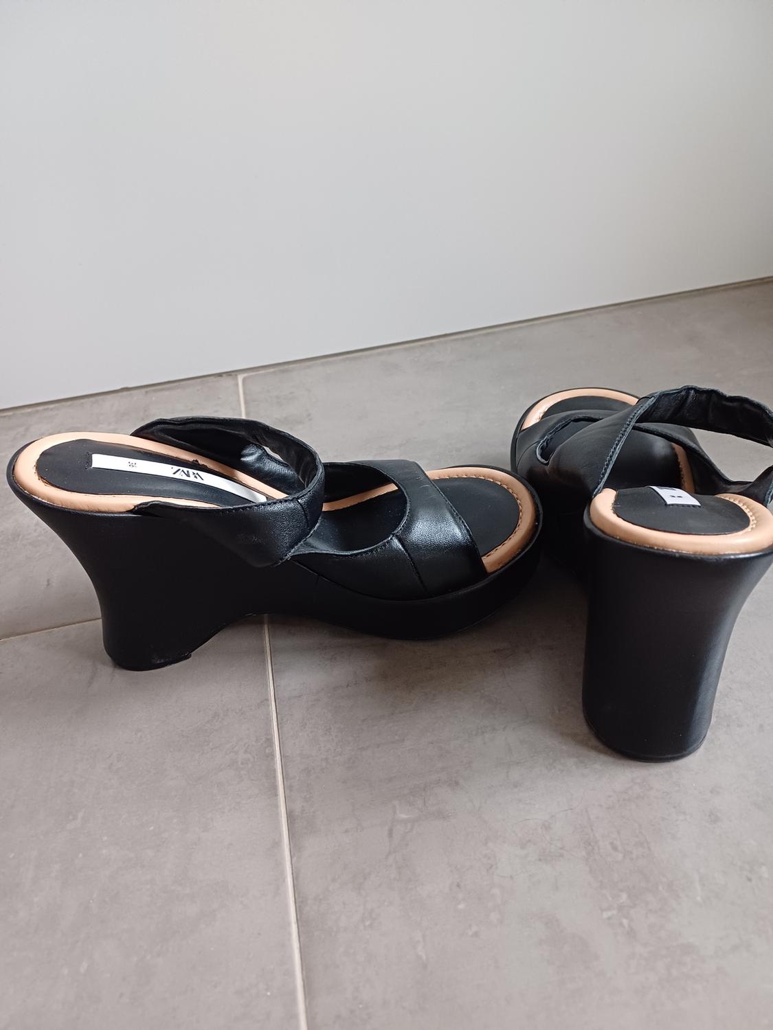 LEATHER WEDGE SANDALS WITH ROUND TOE - Image 3