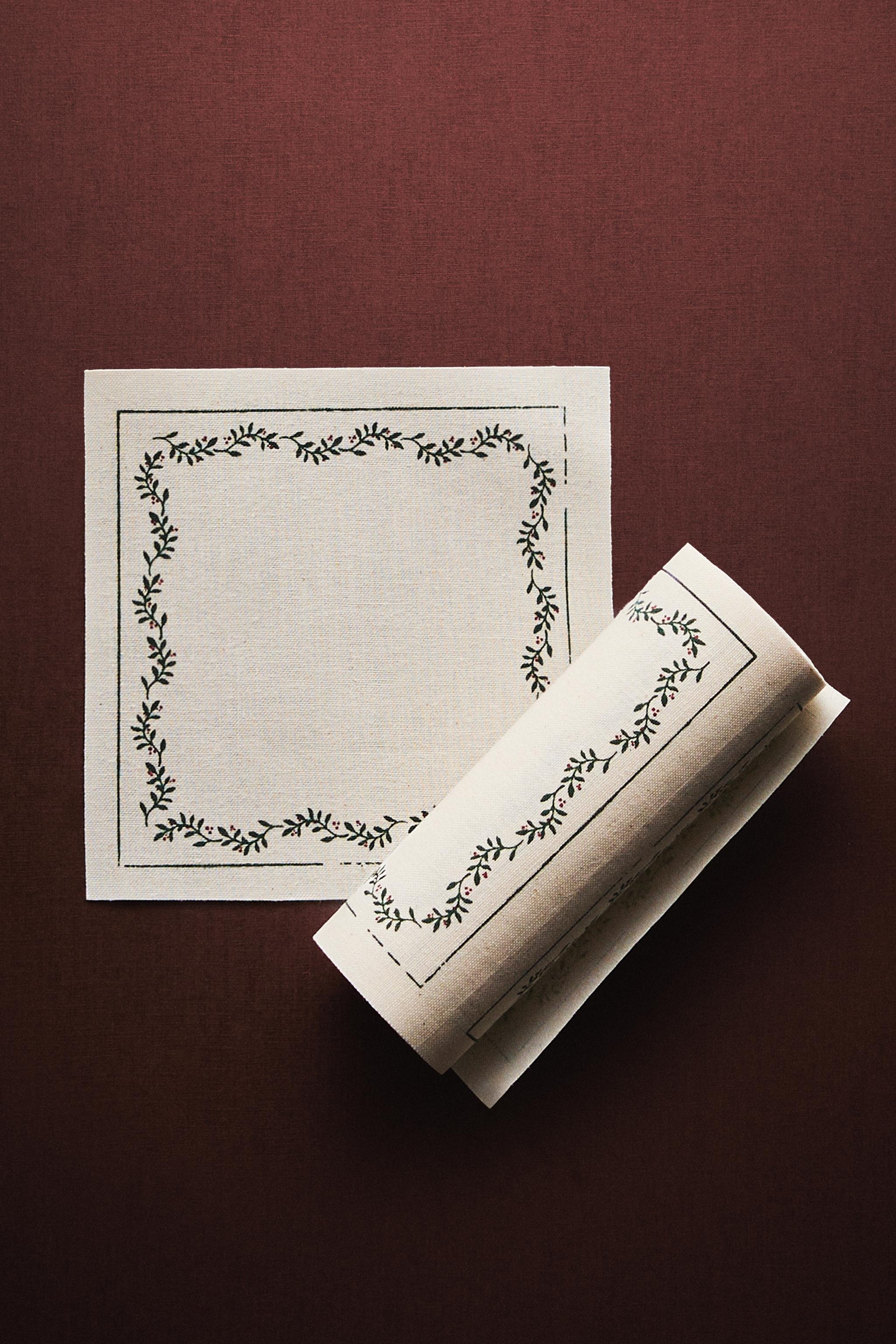 ROLL OF COTTON CHRISTMAS NAPKINS WITH A LEAF DESIGN (SET OF 20)