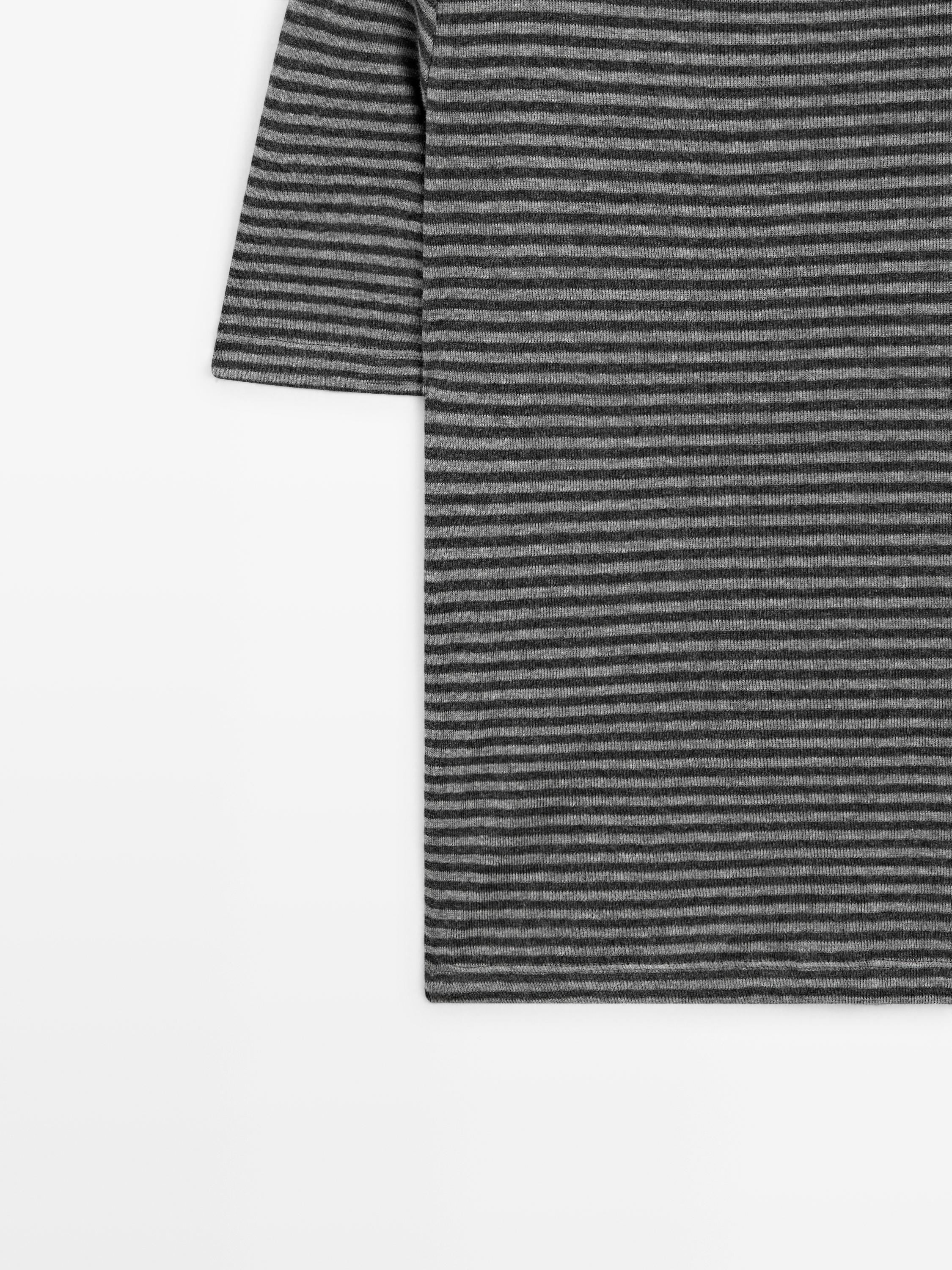T-shirt à rayures et manches courtes