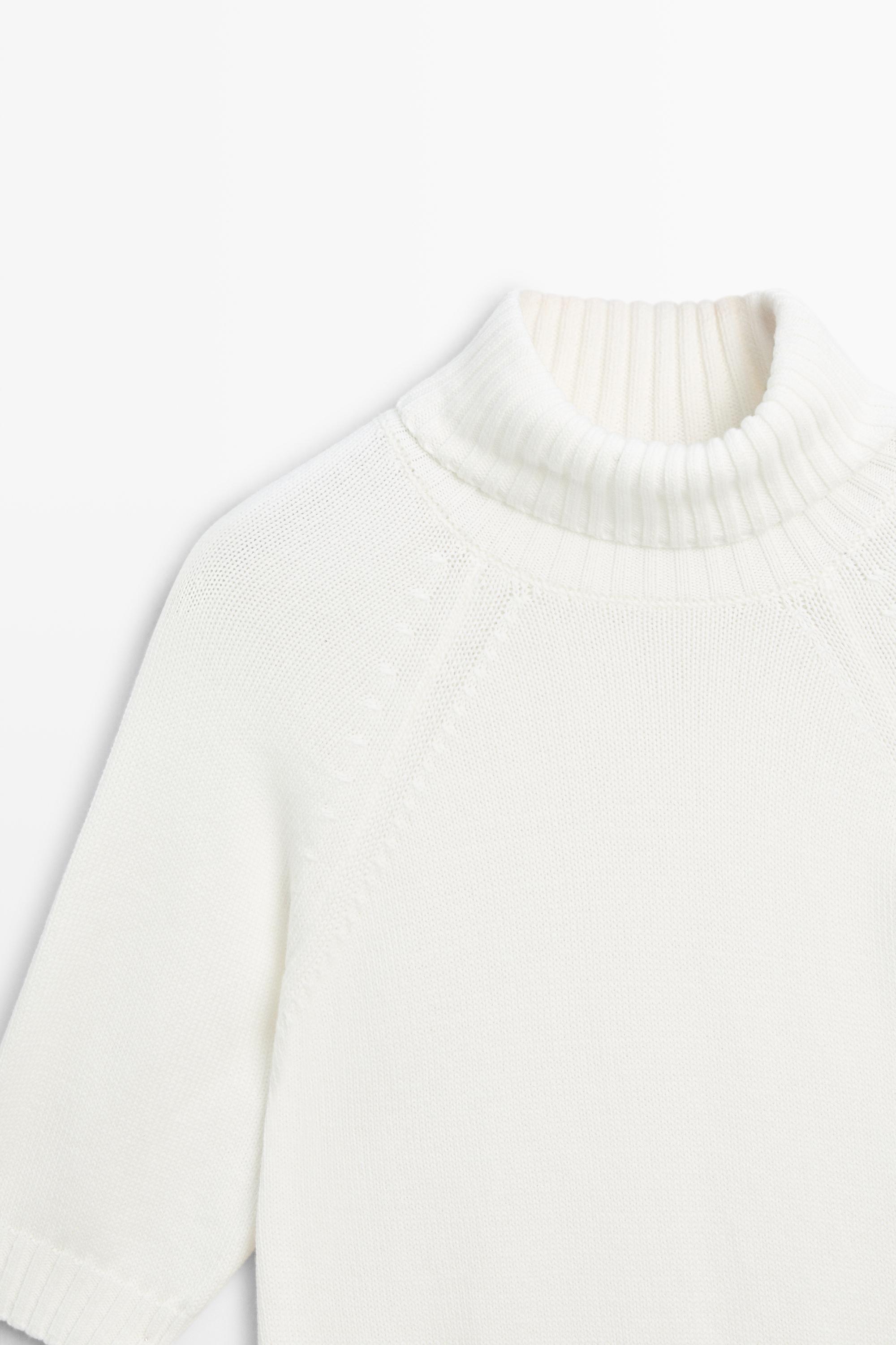 Turtleneck knit sweater