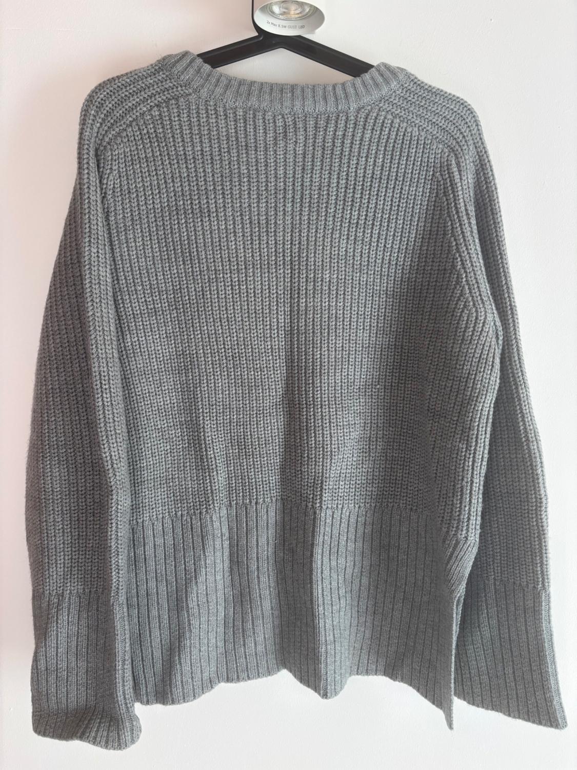 V-NECK KNIT SWEATER - Image 4