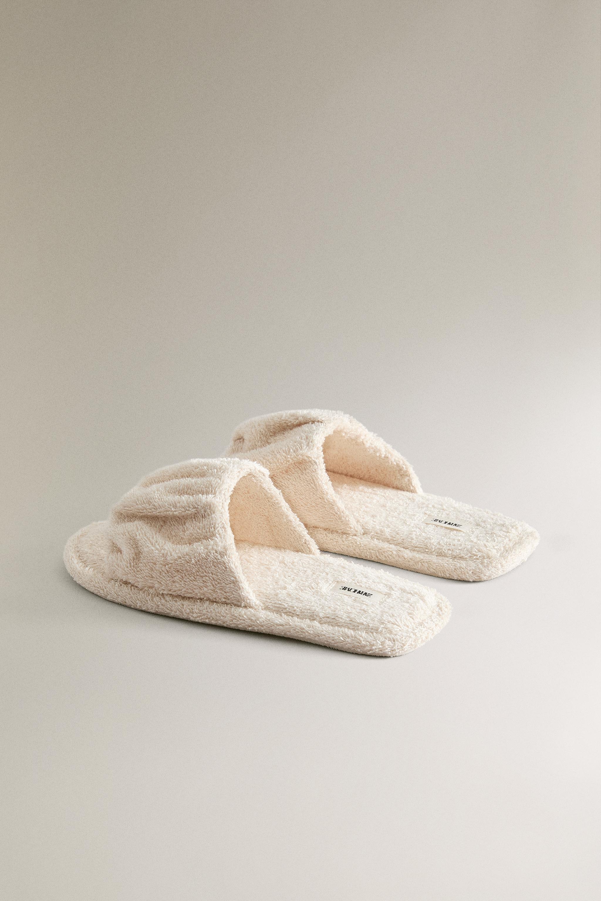 PLEATED TERRYCLOTH BATHROOM SLIDERS