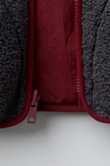 VESTE RÉVERSIBLE DÉPERLANTE EN MOUTON SYNTHÉTIQUE - Rouge foncé de Zara - Image 8