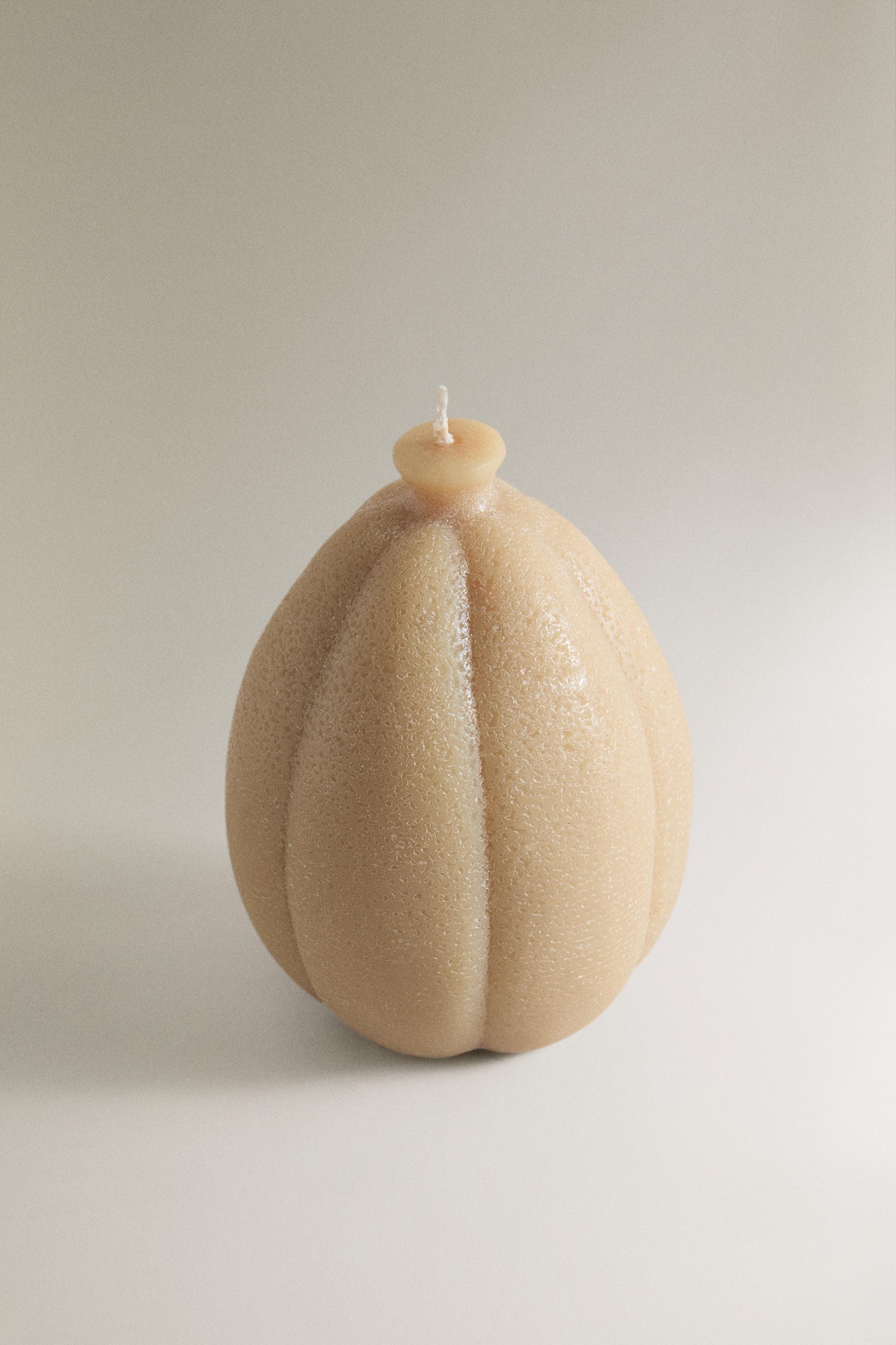 (666 G) PUMPKIN SPICE SCENTED CANDLE — Pumpkin