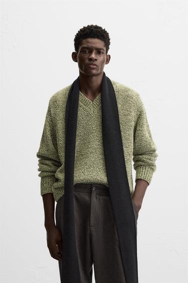 JERSEY ESTRUCTURA CUELLO PICO - Verde vigoré de Zara