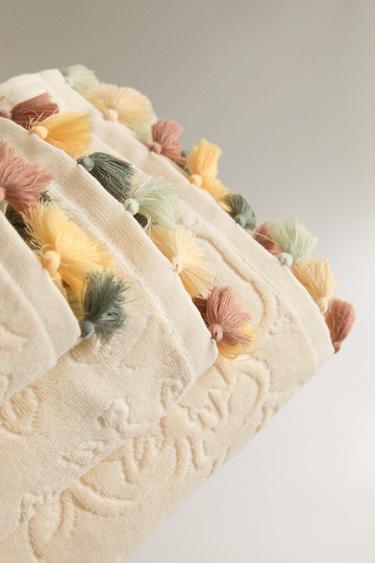 JACQUARD POMPOM BATH TOWEL - Ivory by Zara - Image 1