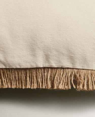 FUNDA COJÍN FLECOS YUTE - Beige claro de Zara