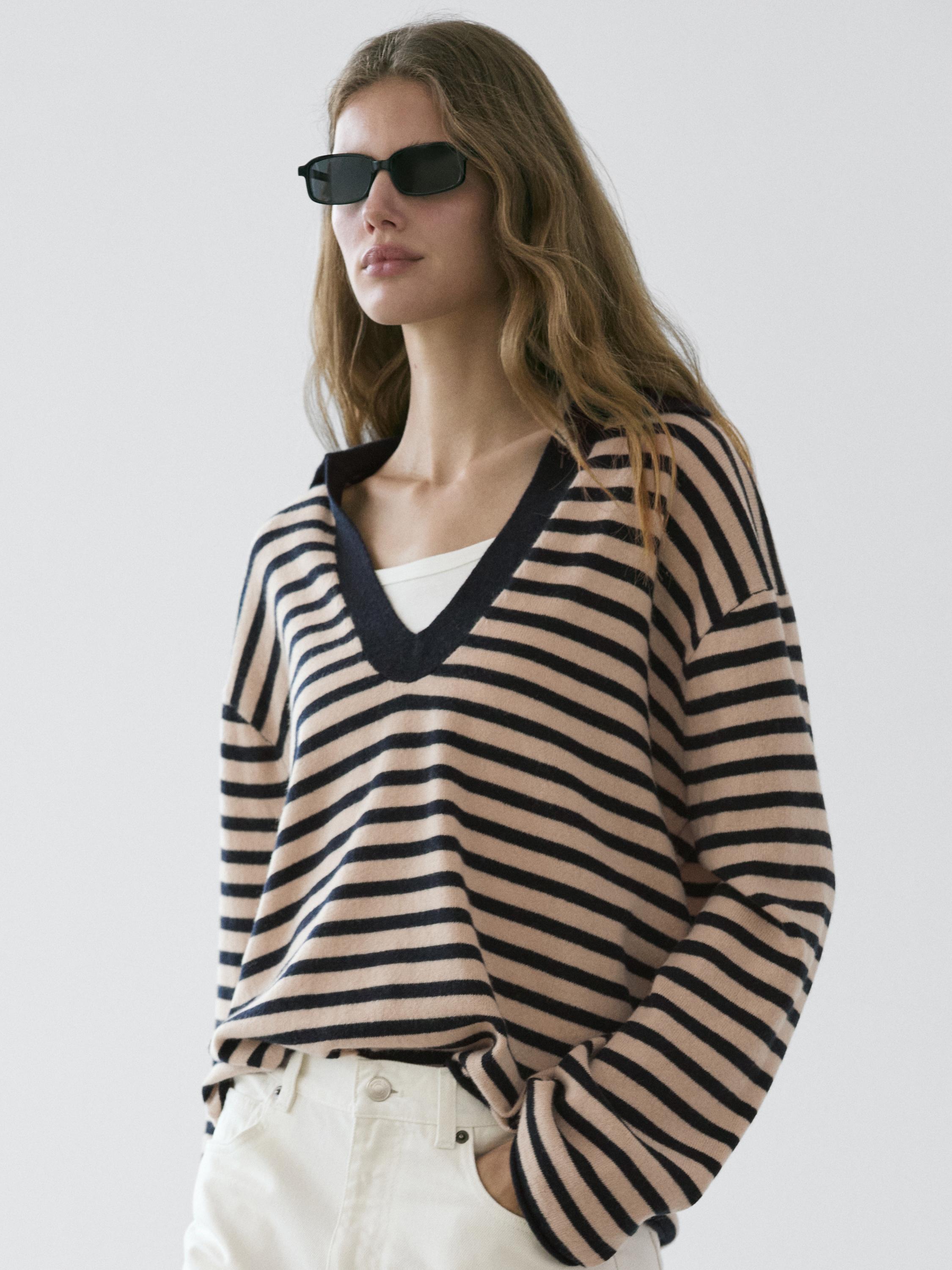 Pull maille à rayures et col en V