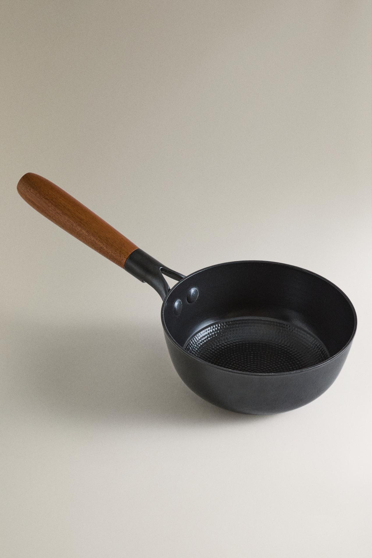 IRON SAUCEPAN — Black