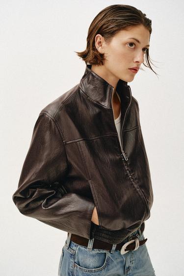 CHAQUETA BOMBER CORTA EFECTO PIEL - Marrón oscuro de Zara