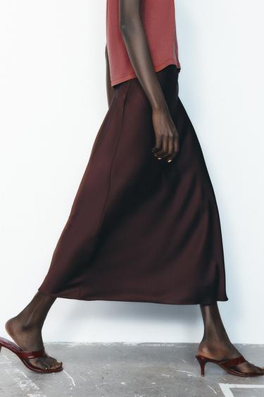 FALDA MIDI SATINADA - Burgundy de Zara