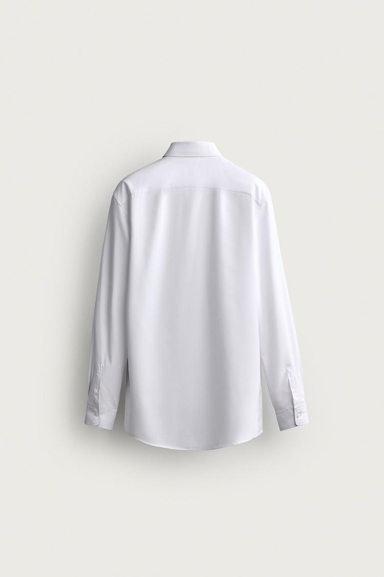 Camisa de corte entallado 8