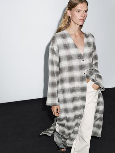 Vestido túnica largo cuadros - Gris de Zara