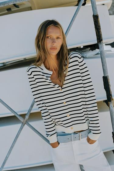 GILET EN MAILLE À RAYURES - rayures de Zara