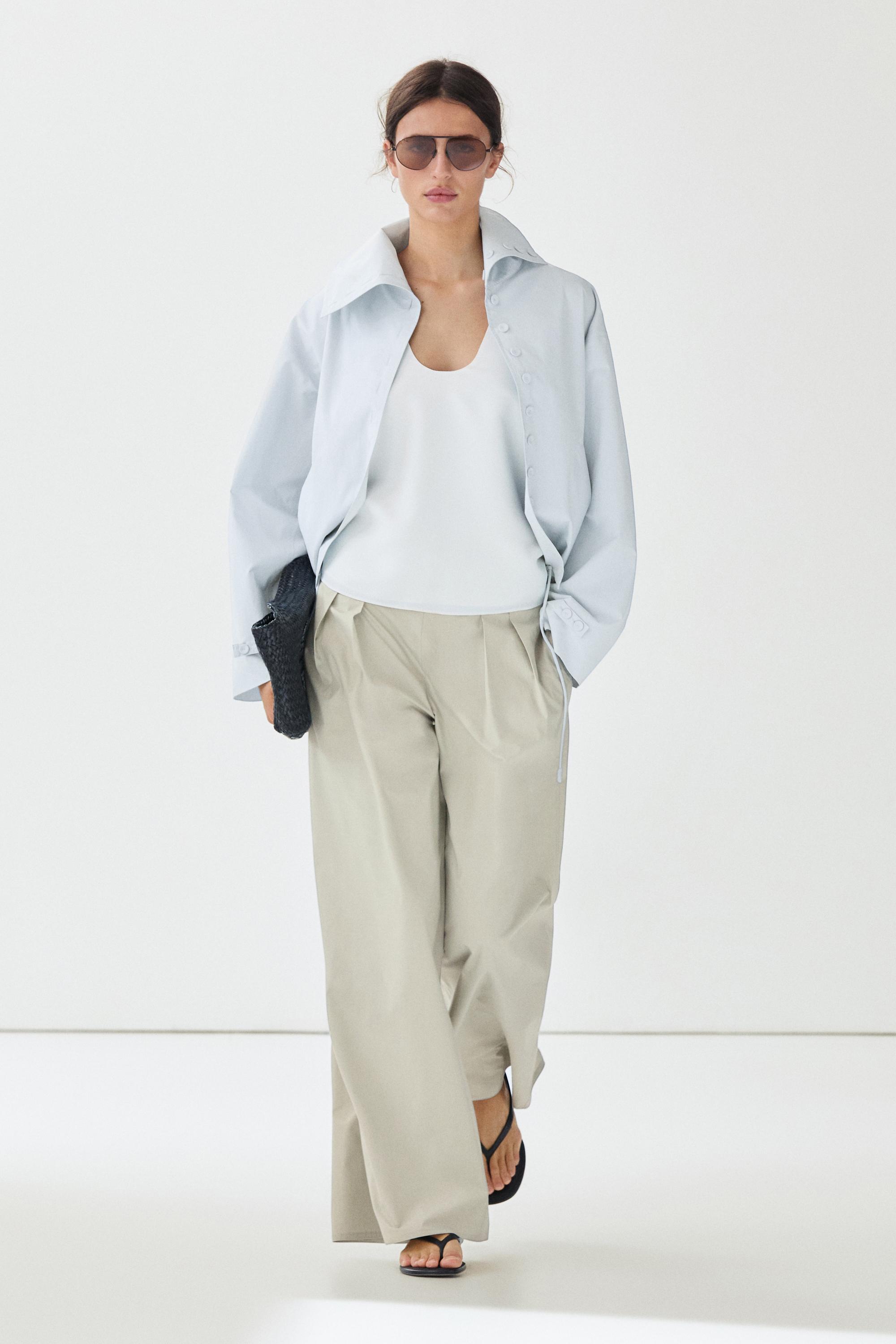 Pantalon large plissé avec ceinture