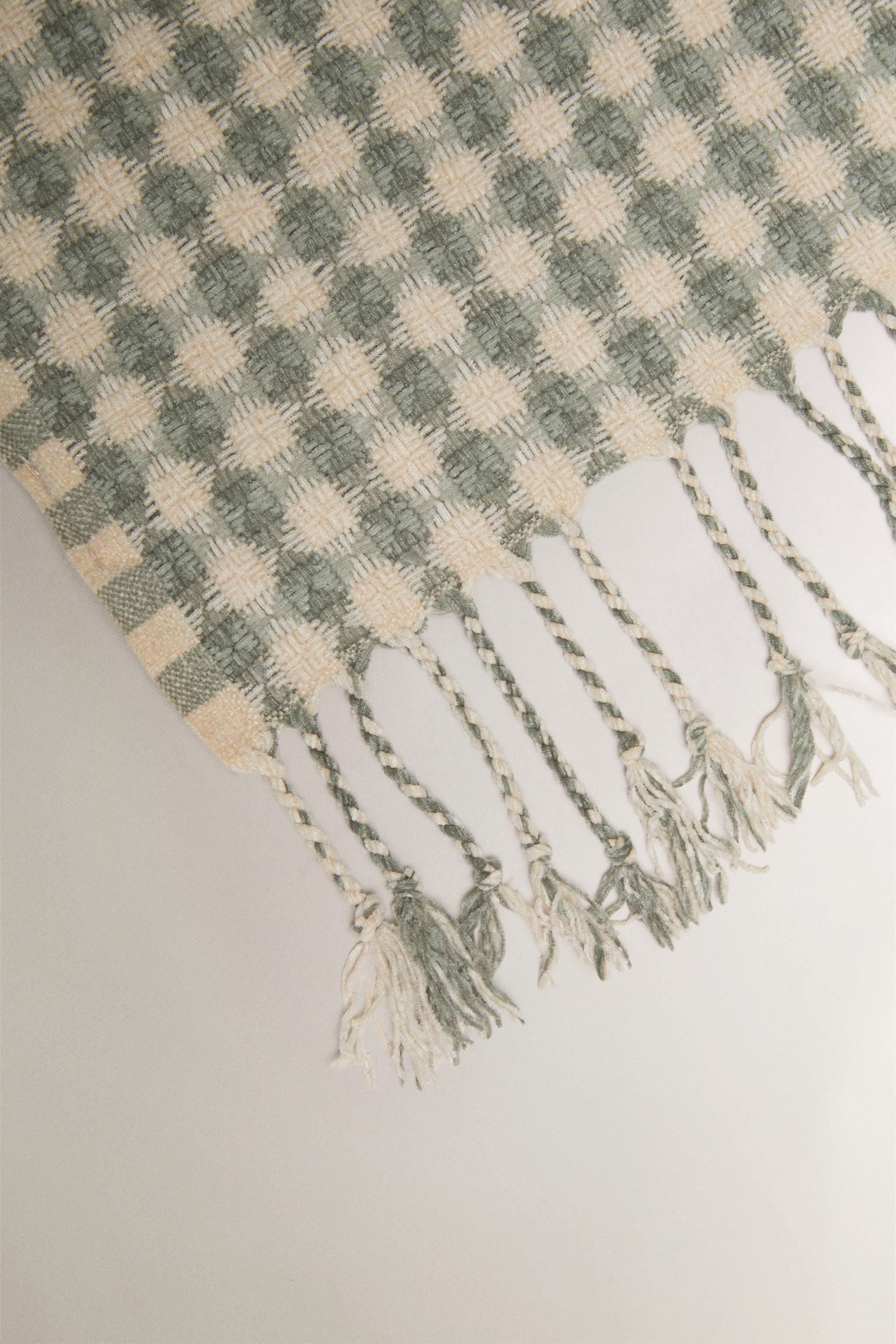 CHECKED JACQUARD BLANKET — Green