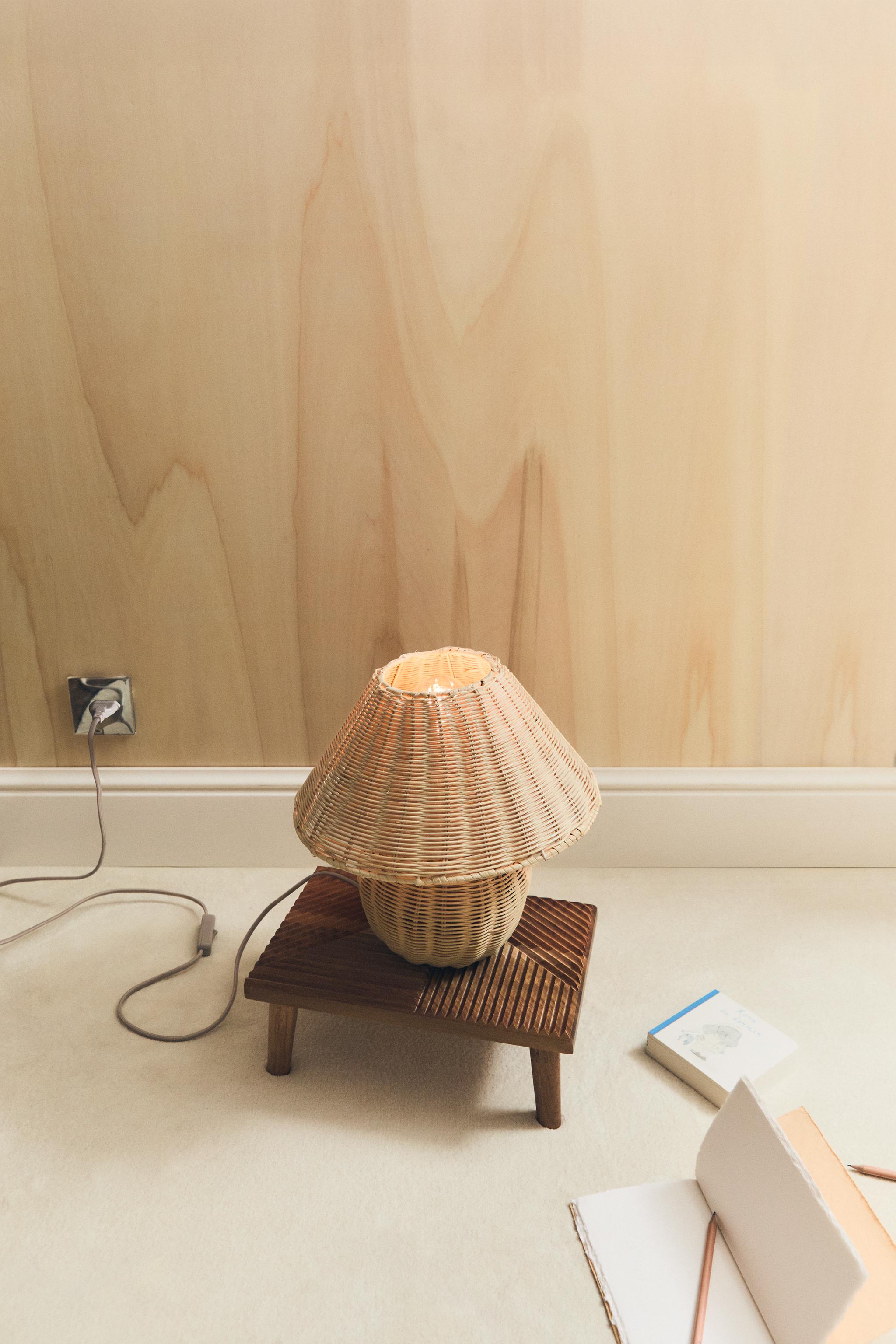 RATTAN TABLE LAMP — Light beige