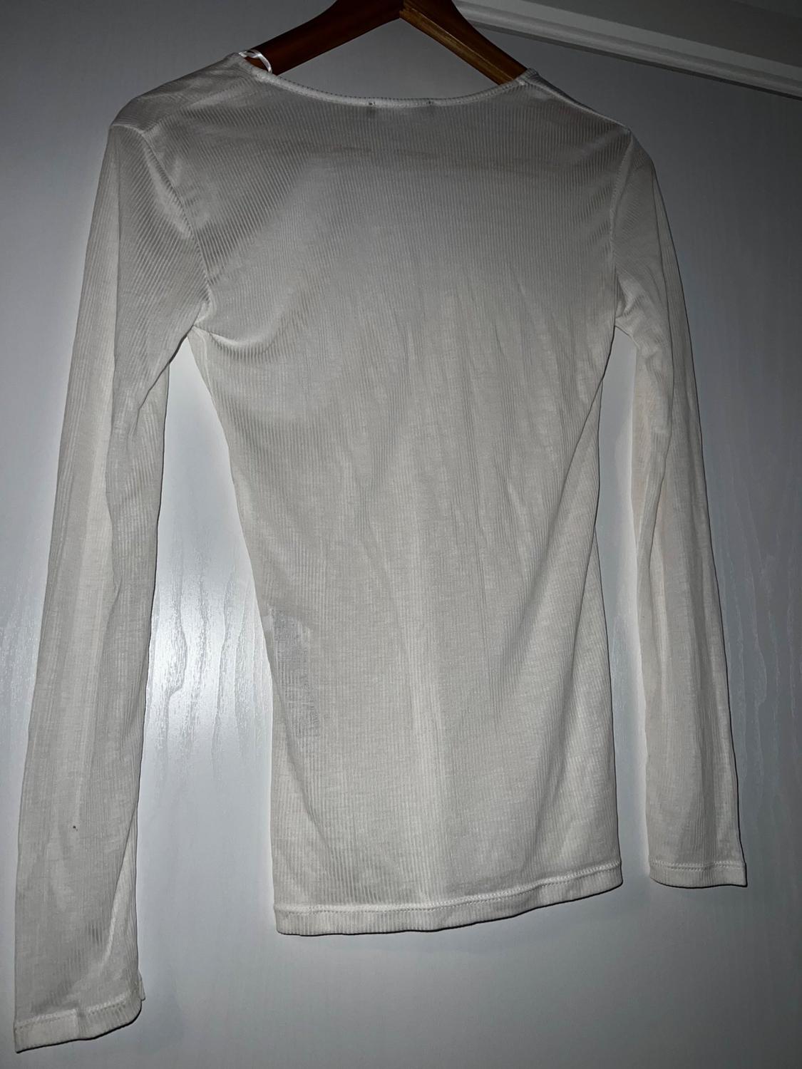 V-NECK RIBBED T-SHIRT - Image 4