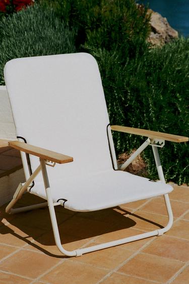 KLAPPBARER STRANDSTUHL MIT HOLZARMLEHNEN - Cremefarben von Zara