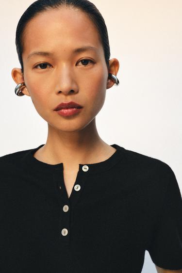 KNIT BUTTON-UP TOP - Black by Zara