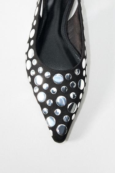 BAILARINA DESTALONADA TACHAS - Negro de Zara