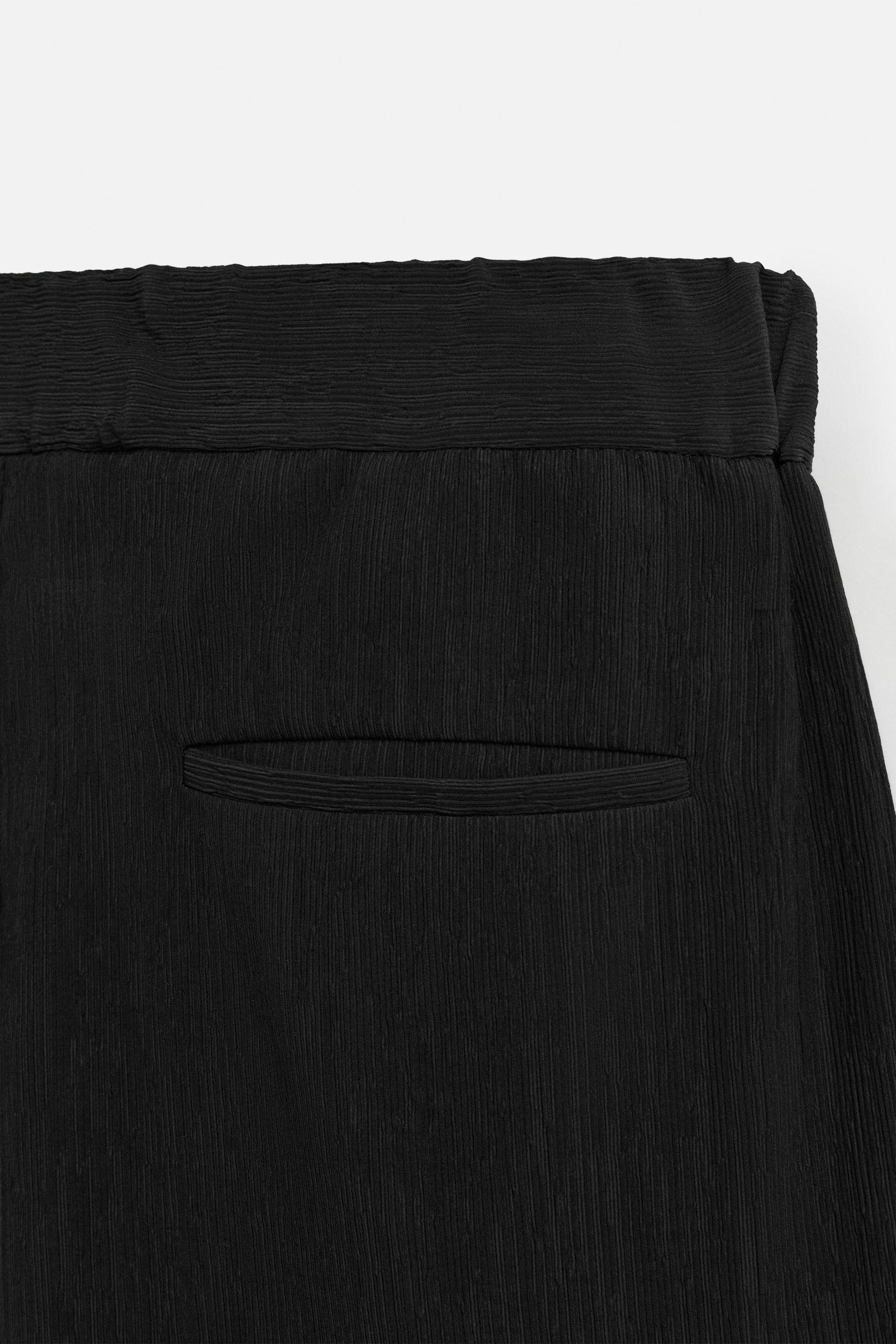 ZARA 限定版スエードレザーバミューダパンツ 9953/501 クリンクル加工フルイドバミューダパンツ - ブラック | ZARA