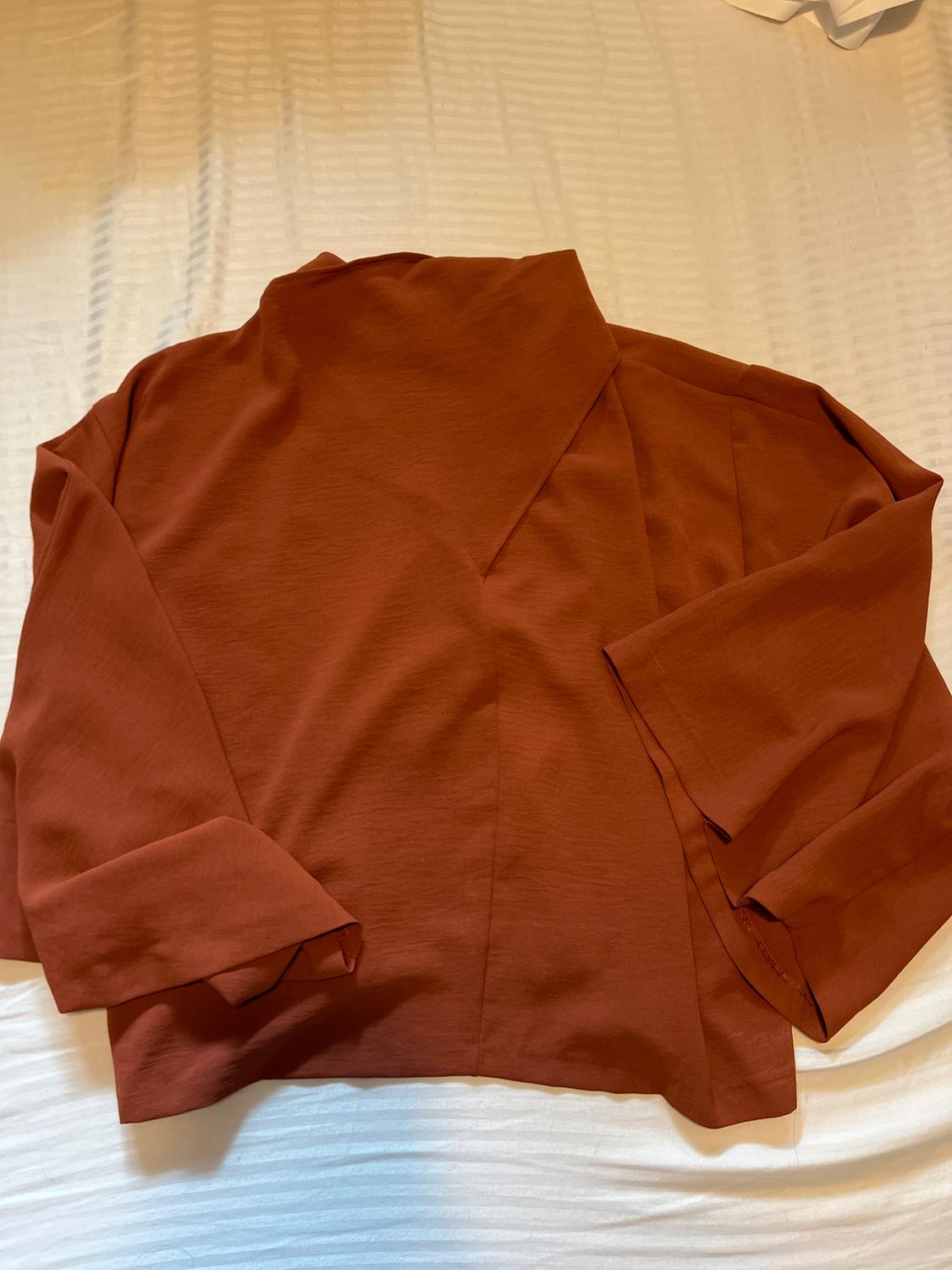 WRAP COLLAR TOP