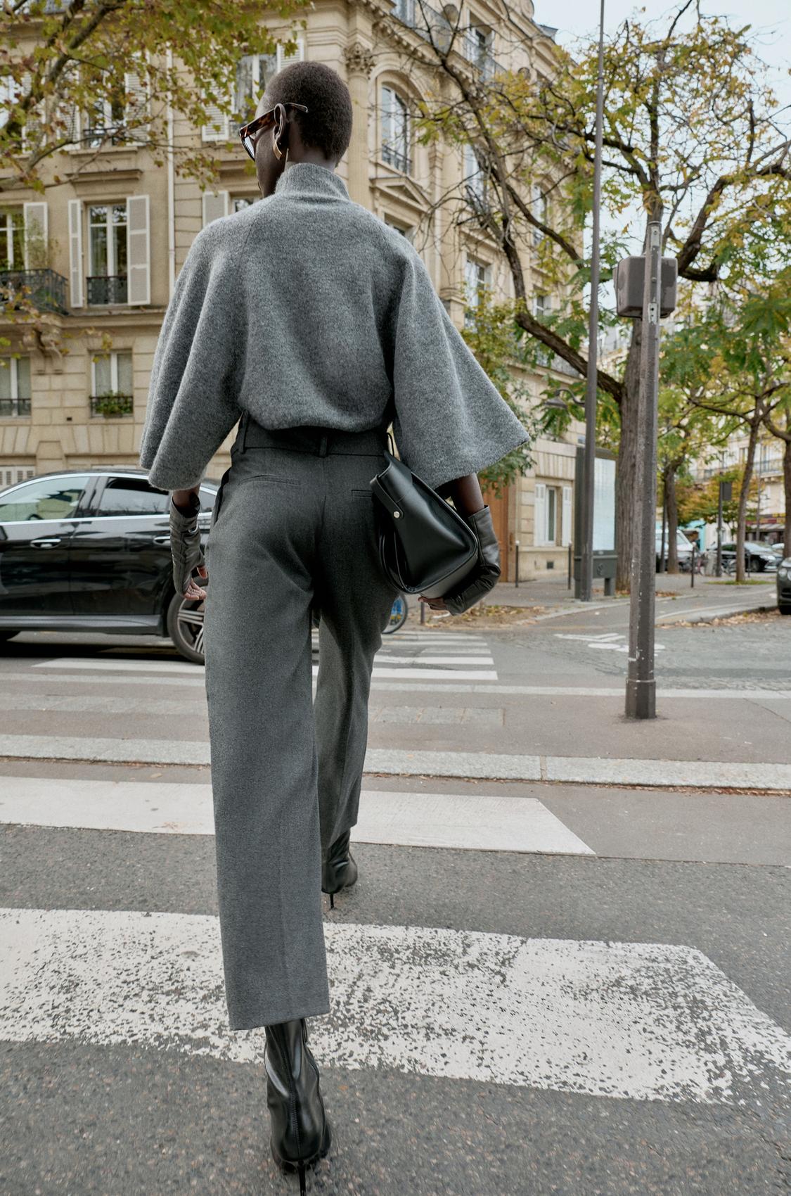 PULL EN MAILLE À MANCHES LARGES