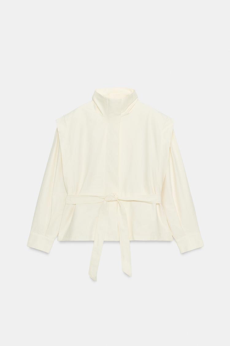 Blazer con cinturón y cuello alto 6