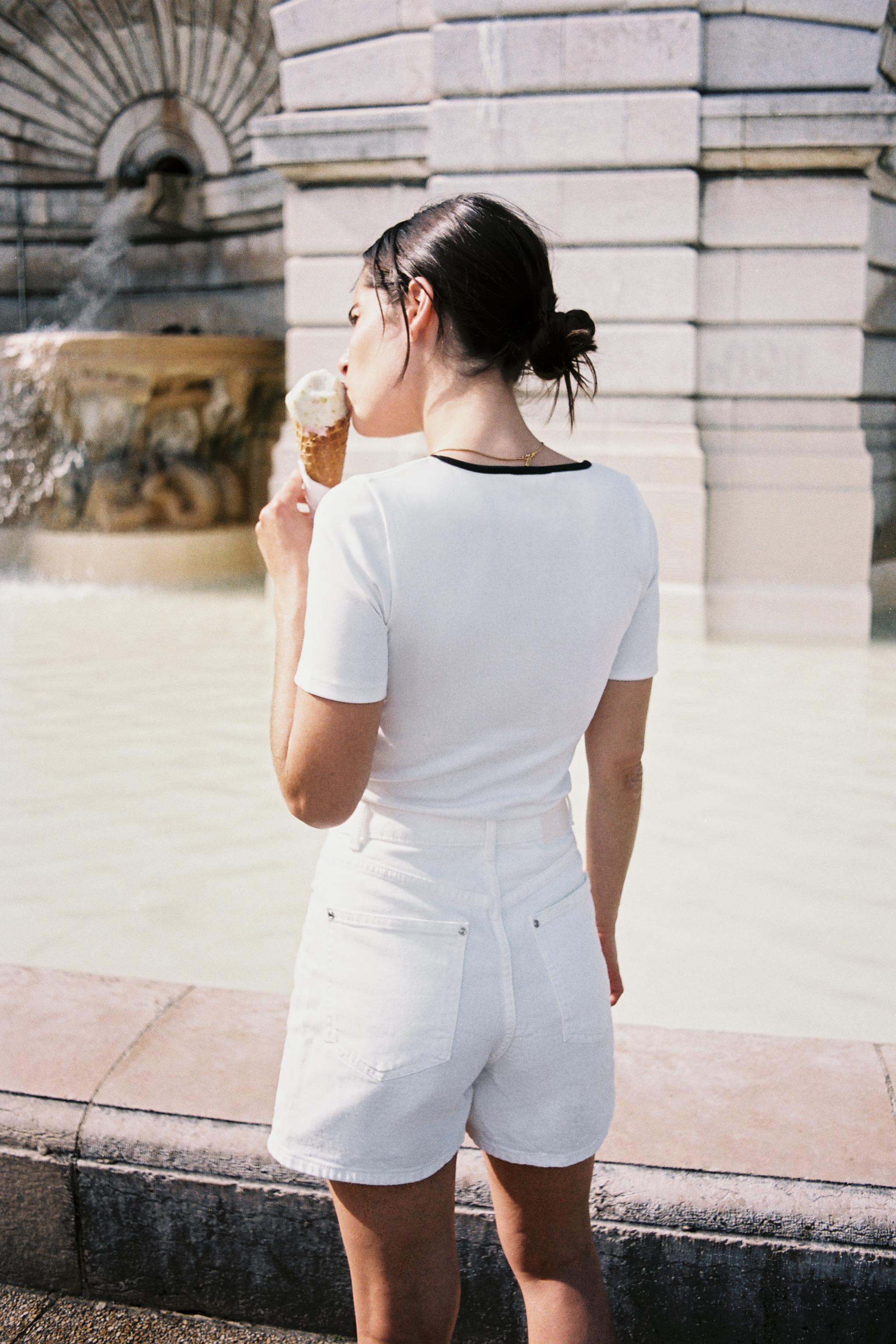 【ZARA】コントラストパイピング付きTシャツ 5644/214/250 コントラストパイピング付きTシャツ - ホワイト | ZARA Japan / 日本