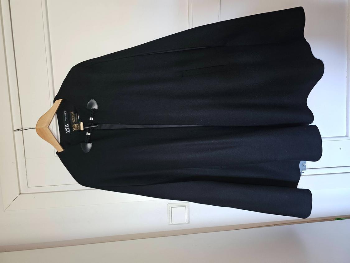 CAPE WITH POCKETS - Image 3
