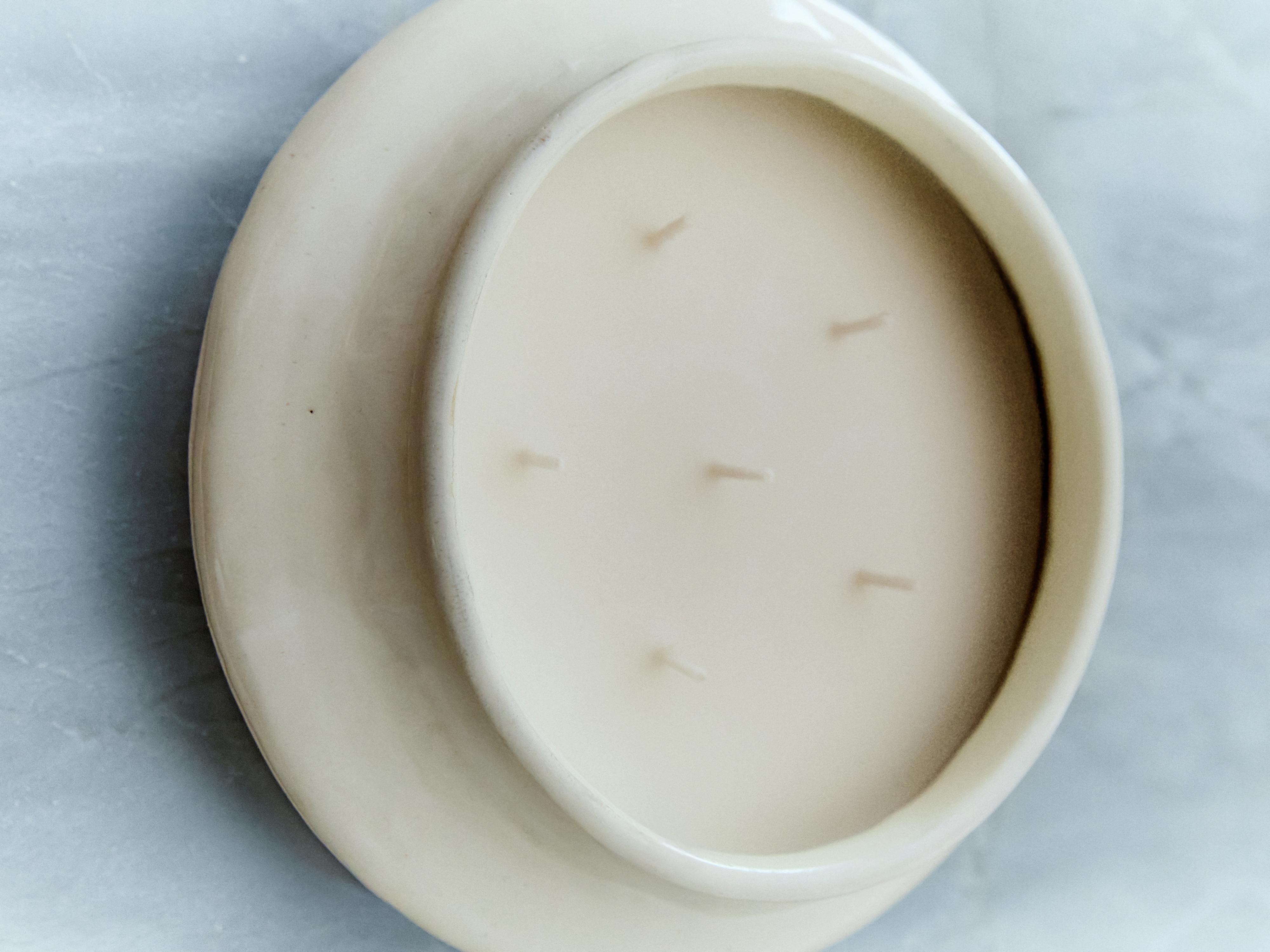 (700 G) LIGHT COTTON SCENTED CANDLE — white