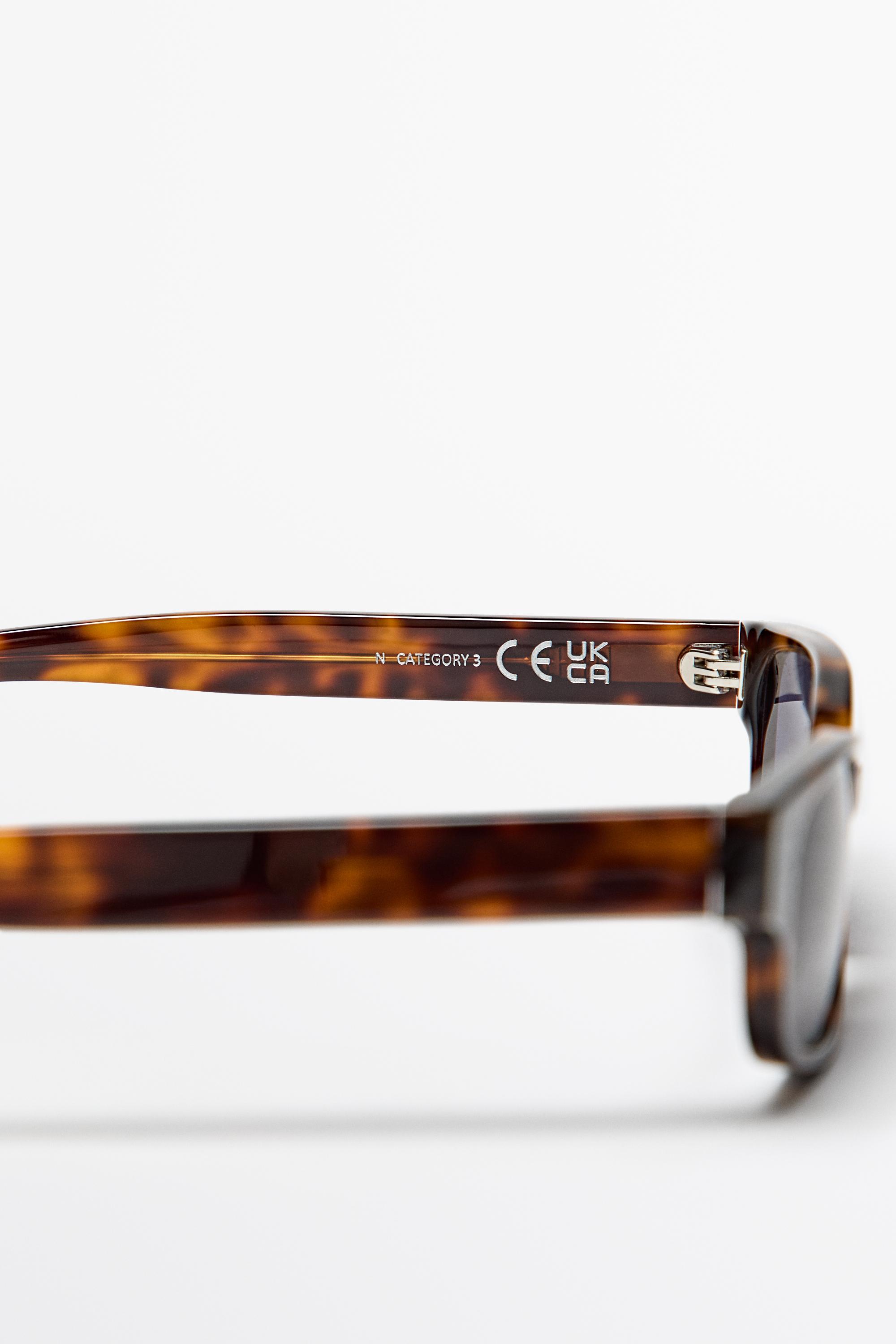 Tortoiseshell-effect sunglasses