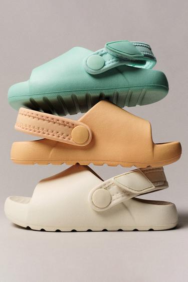 RUBBERISED SLIDERS - Green by Zara