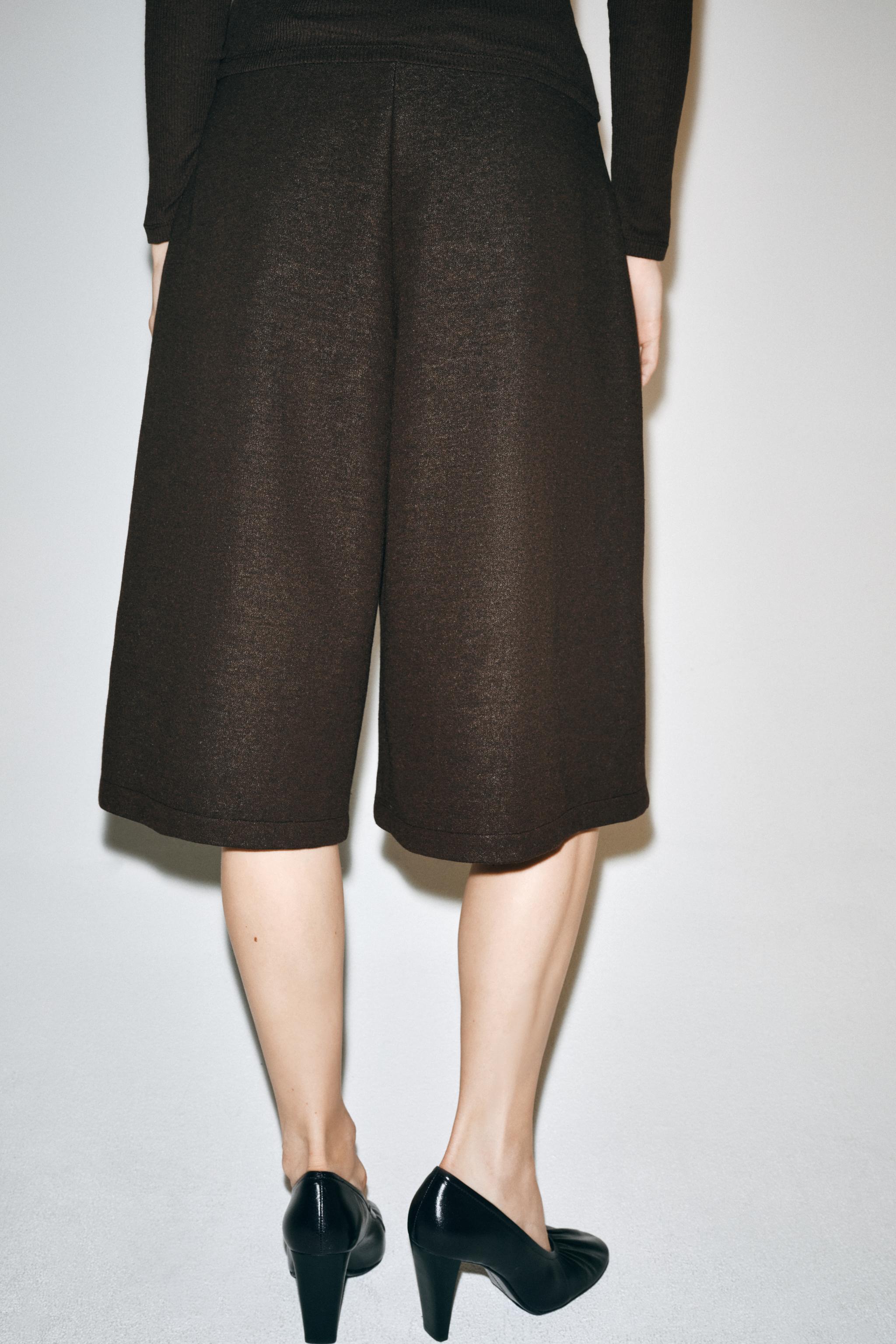 SOFT PLEATED BERMUDA SHORTS