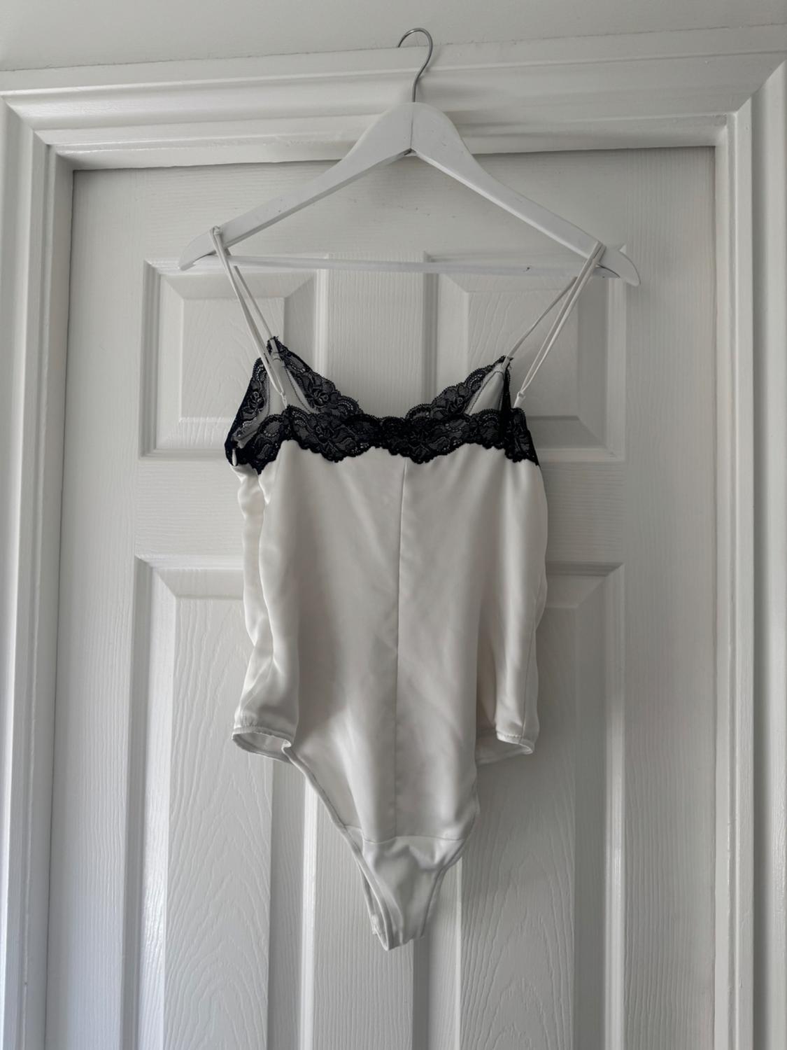 SATIN BODYSUIT WITH LACE APPLIQUÉ - Image 2