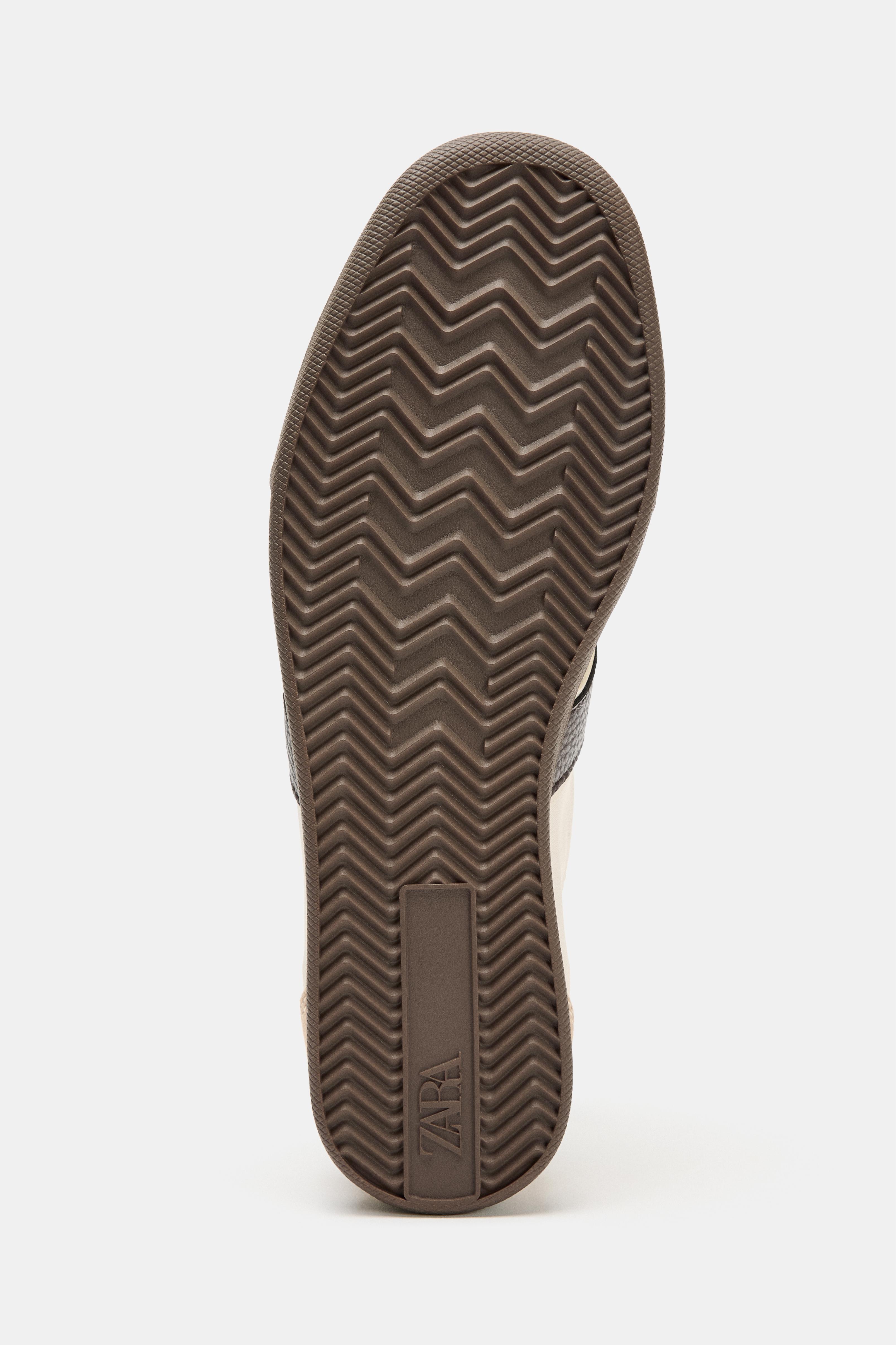 ATHLETIC SNEAKERS
