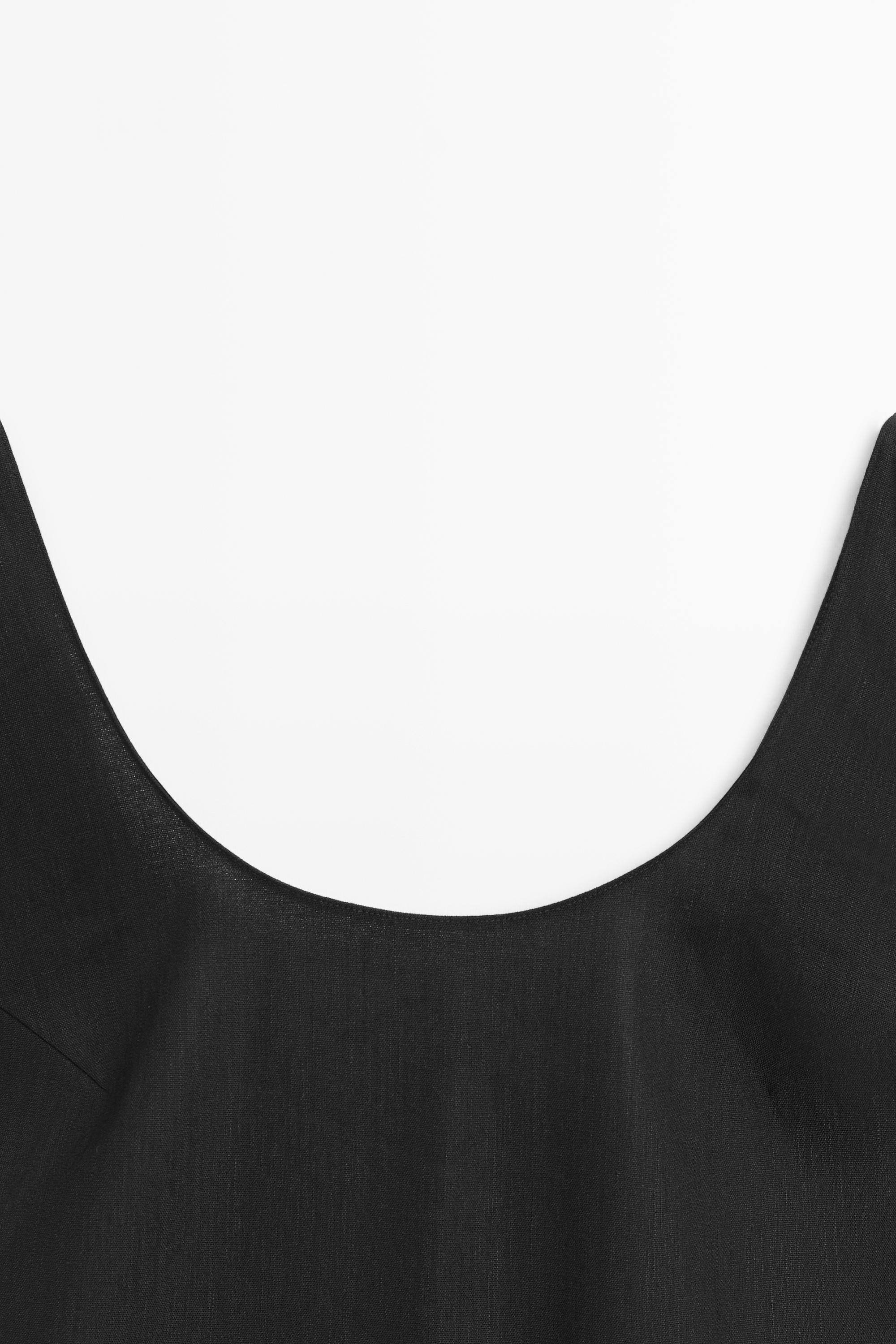 Flowing round neck midi dress