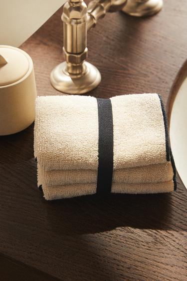 PACK OF COTTON OVERLOCK HAND TOWELS (PACK OF 3) - Sand / Black de Zara - Image 5