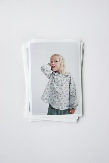 БЛУЗА С ЦВЕТОЧНЫМ ПРИНТОМ — ГОЛУБОЙ от Zara