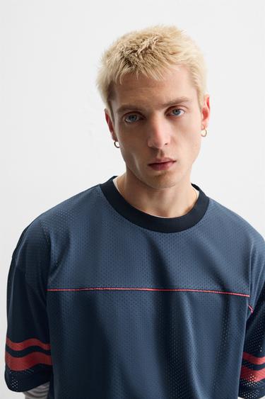 T-SHIRT STRUCTURE OUVERTE VARSITY - Bleu marine de Zara - Image 4