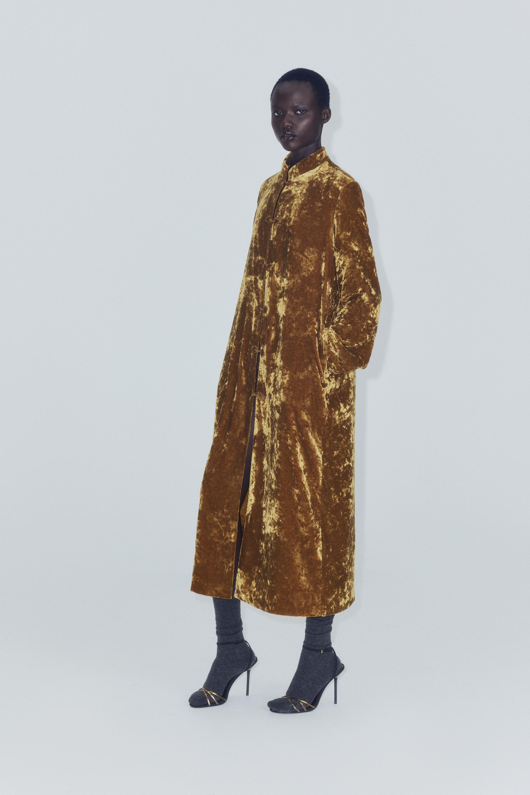 ZW COLLECTION ベルベット トグルボタン コート - ゴールド | ZARA