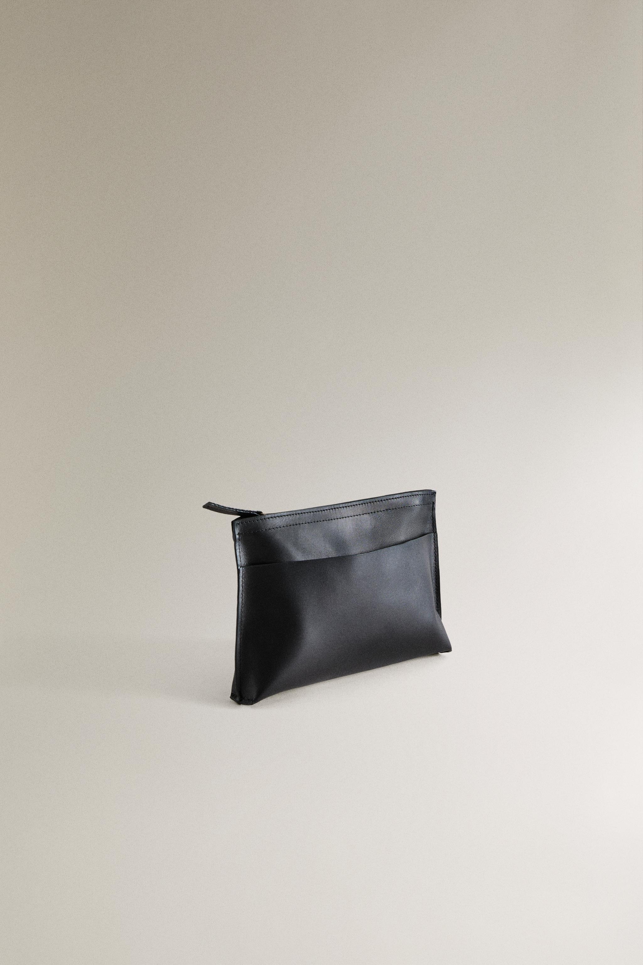 LEATHER CLUTCH WASH BAG — Black
