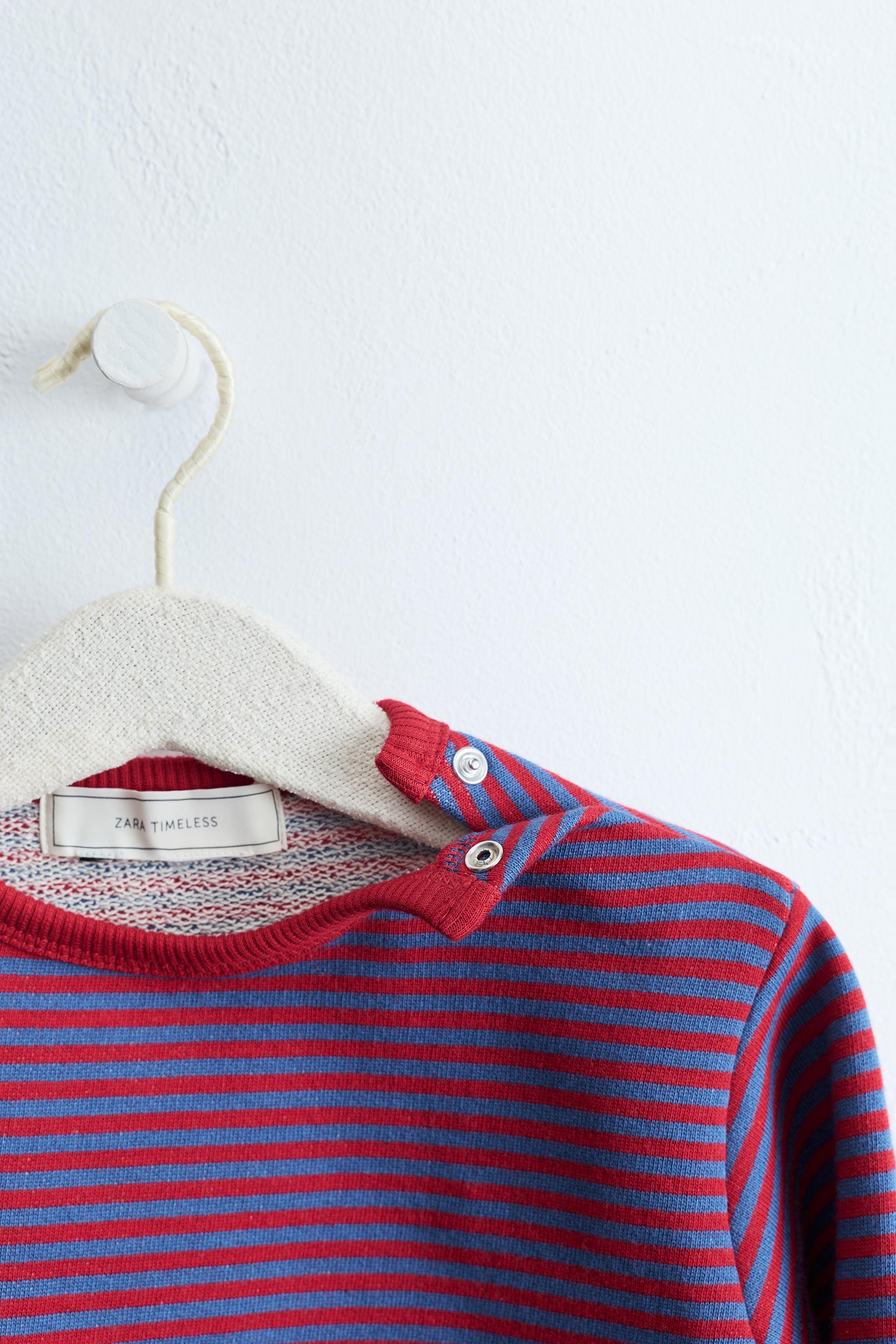 ZARA TIMELESS - SWEAT IMPRIMÉ À RAYURES