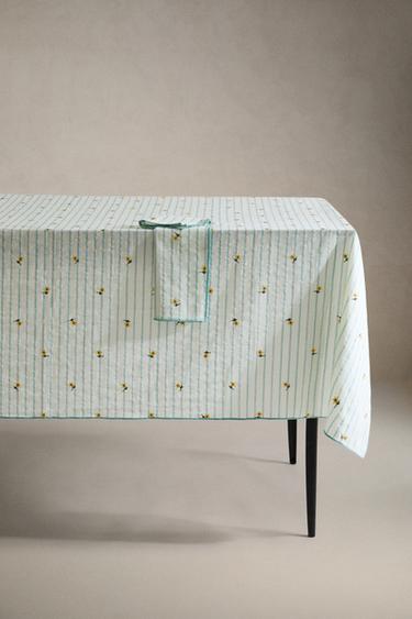 STRIPED TABLECLOTH WITH FLORAL EMBROIDERY - أزرق الخاص بـ Zara - صورة 0