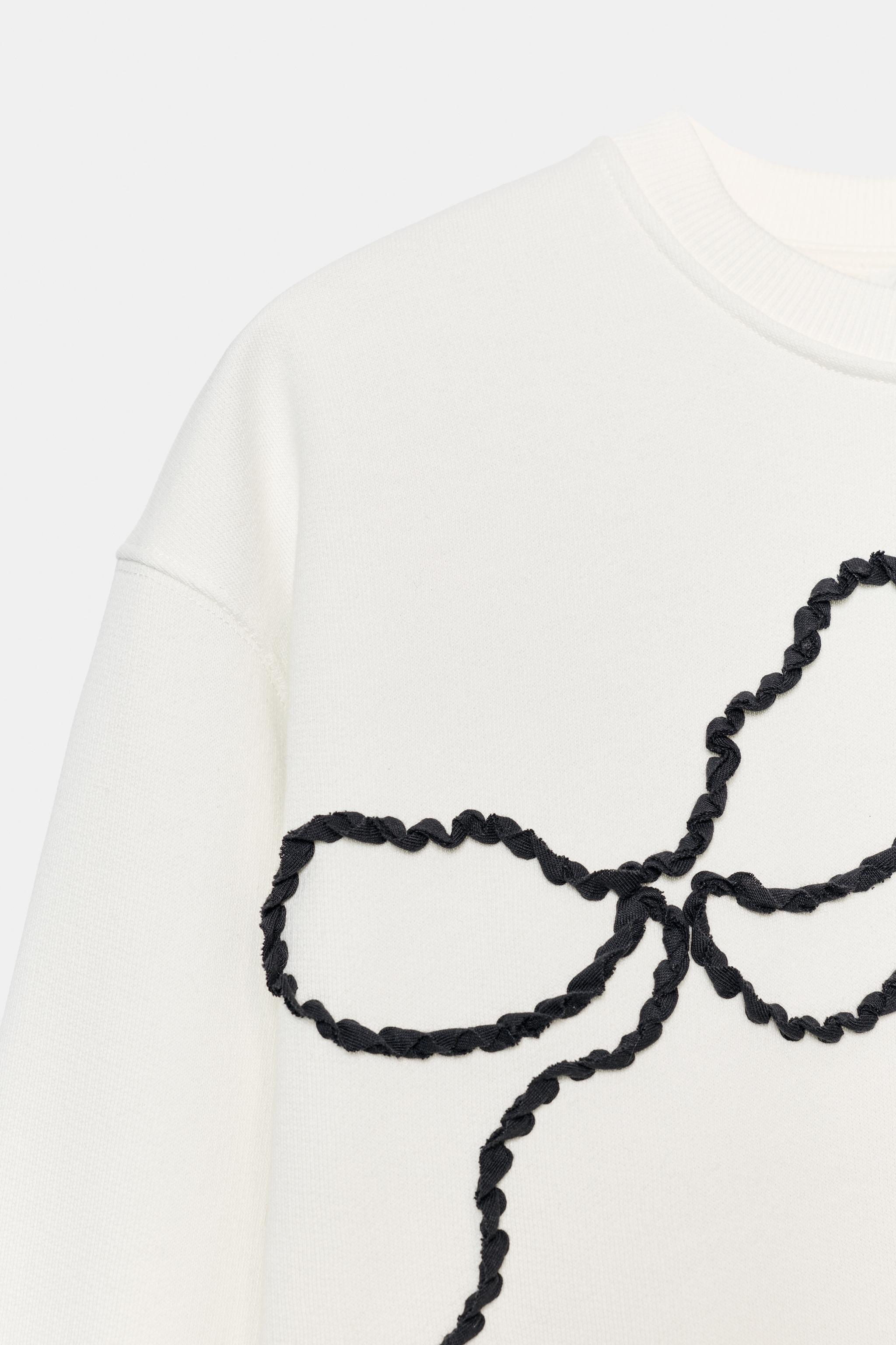 EMBROIDERED BOW SWEATSHIRT