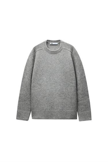 SOFT KNIT SWEATER
