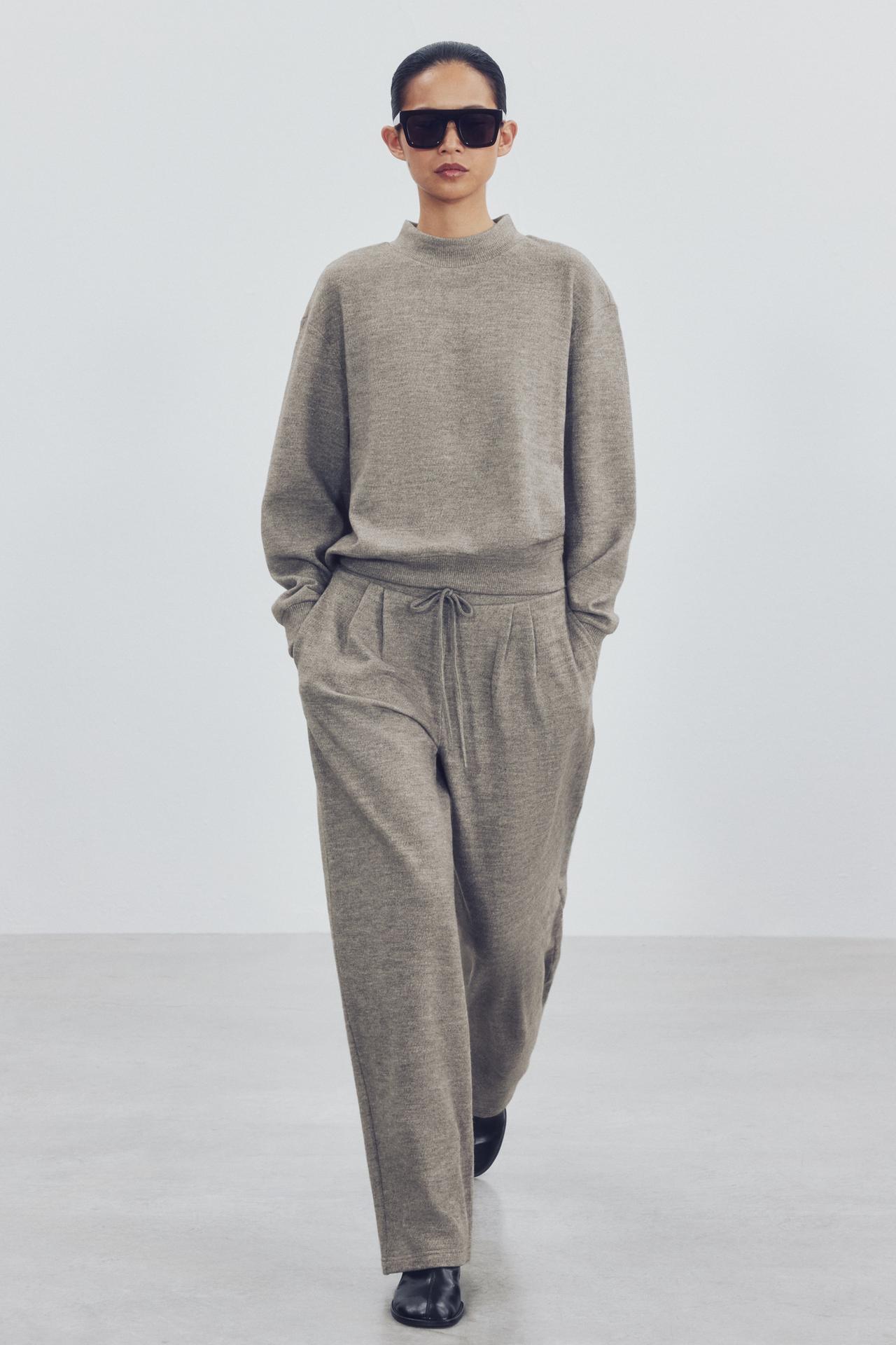 SOFT SWEATSHIRT