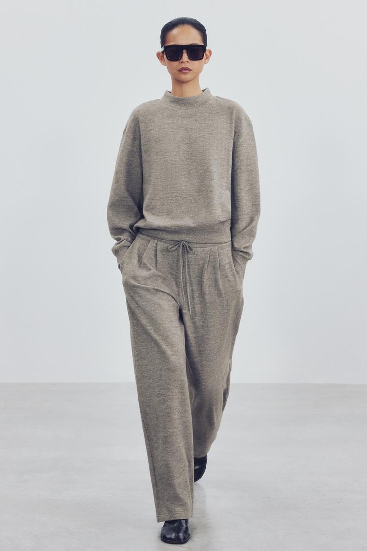 SOFT SWEATSHIRT