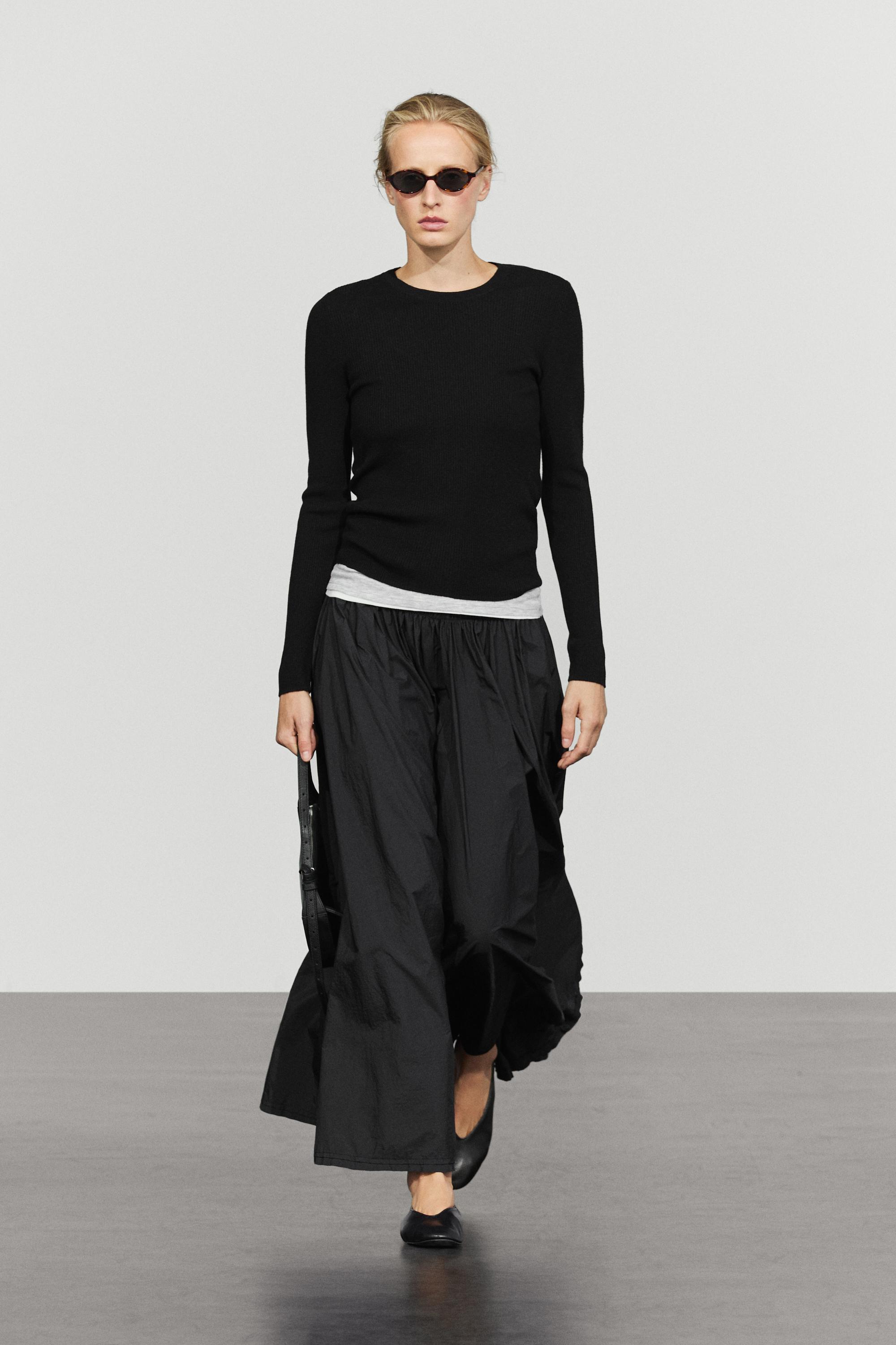 Ribbed knit round neck sweater — Black